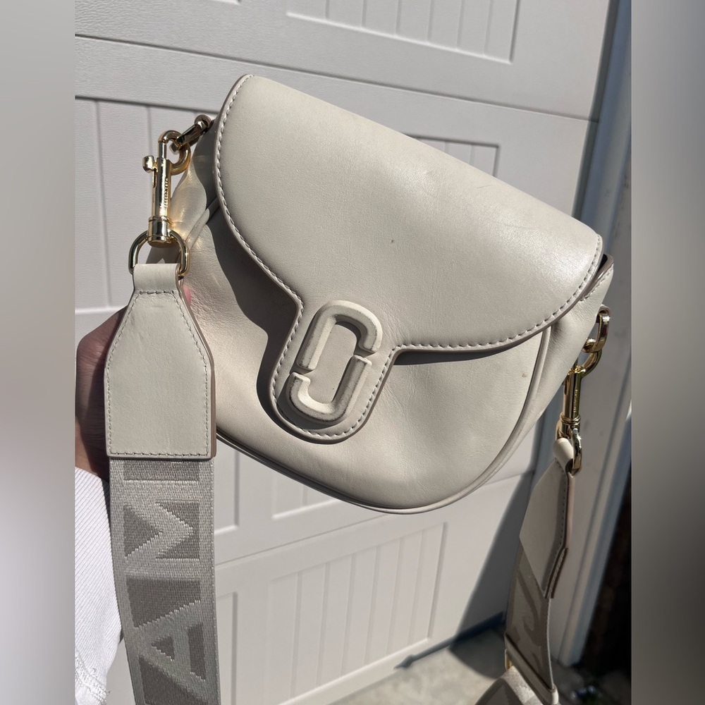 Marc by Marc Jacobs cream crossbody bag 💫